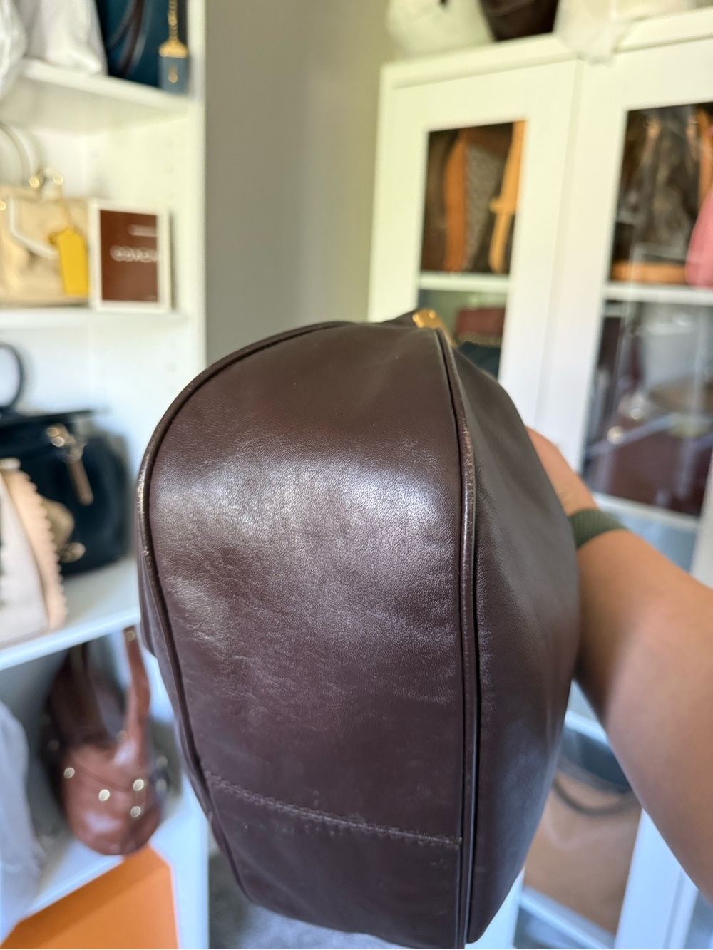 Marc By Marc Jacobs Chocolate Brown Leather Shoulder Bag with Gold Hardware - Picture 3 of 12